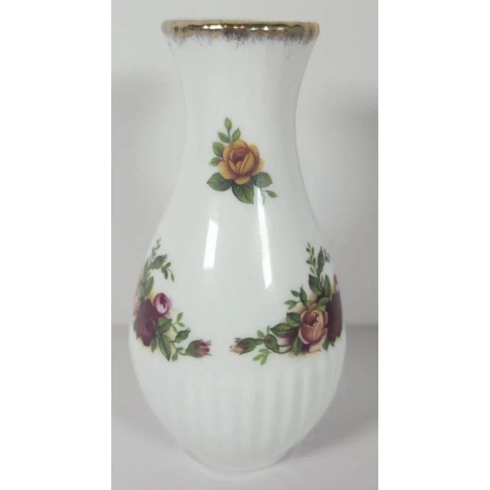 Royal Albert Old Country Roses 4 inch Bud Vase Bone China England Floral EUC